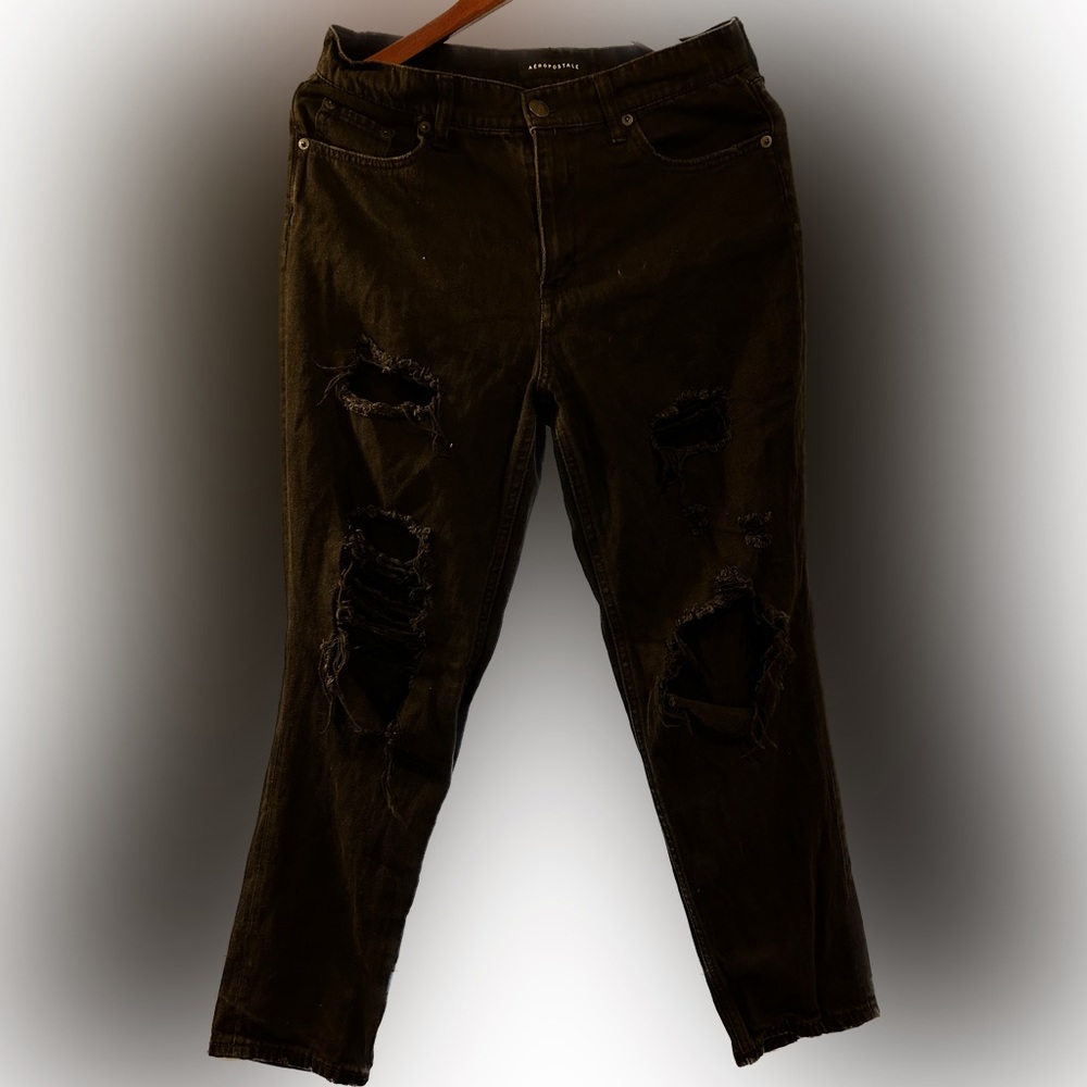 Women’s Aeropastale distressed mom jeans size 8, black